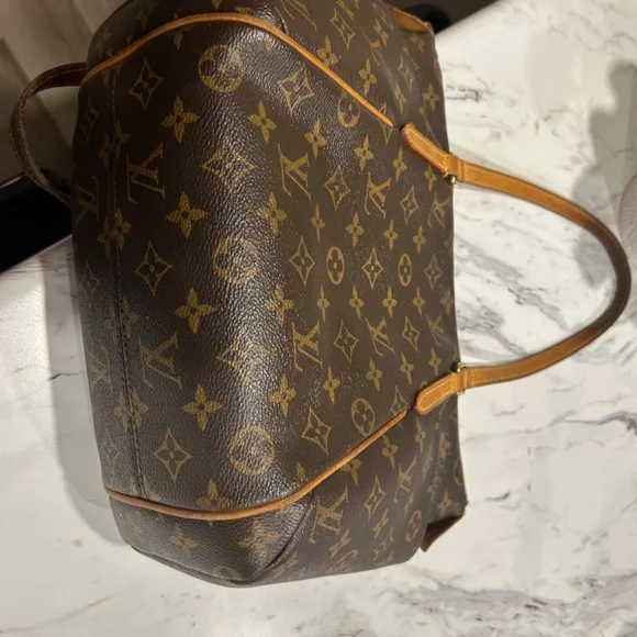 Authentic purse - Picture 9 of 9